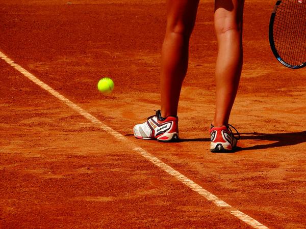 Read more about the article Czy warto zapisać dziecko na tenis?
