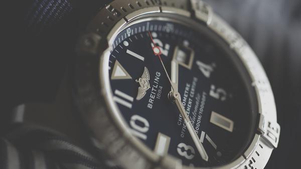 Read more about the article Uniwersalny, elegancki zegarek dla mężczyzny