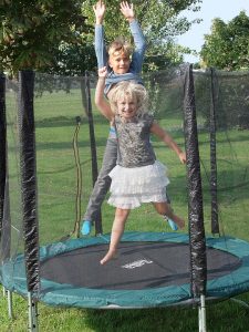 Read more about the article Sprawdzone trampoliny ogrodowe